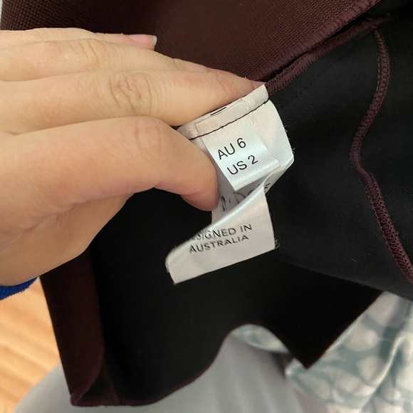 ACLER / maroon structured knit tank top Asymmetric red v neck top - Picture 3 of 6